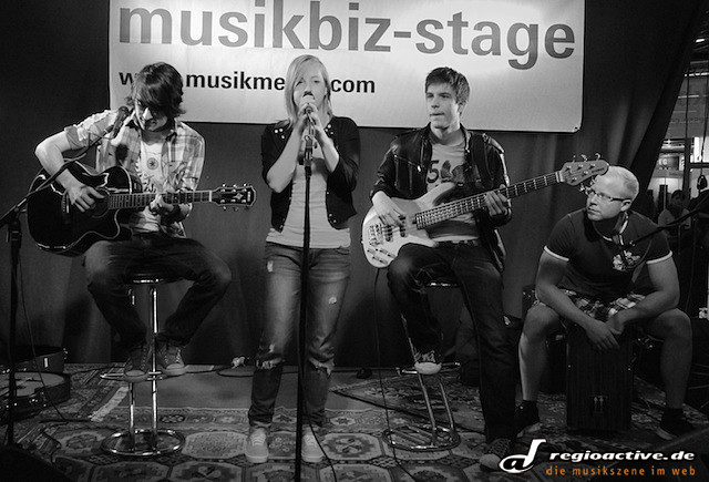 Reezee (live auf der Frankfurter Musikmesse, Halle 4.1, 2011)